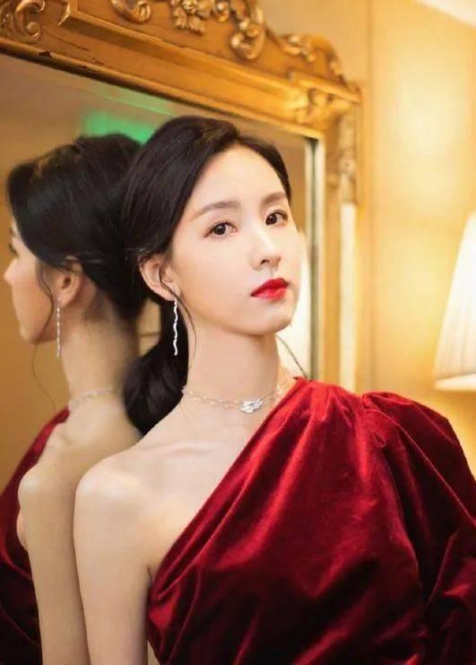 娱乐圈女星吃瓜日常,揭秘明星圈层里的八卦风云