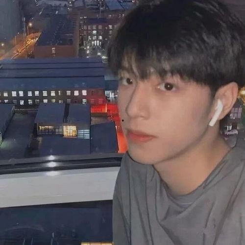 娱乐吃瓜头像男真人图片,从吃瓜头像到真人风采的华丽转身