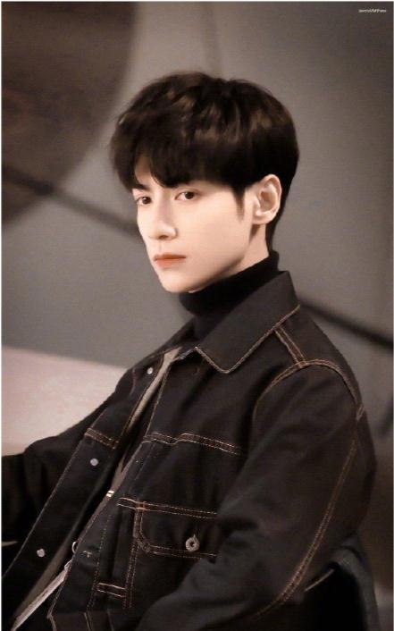 吃瓜娱乐圈 罗云熙,瓜田里的娱乐圈新星